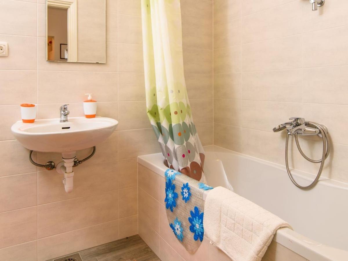 Apartments Beba - Peaceful Location โตรกีร์ ภายนอก รูปภาพ
